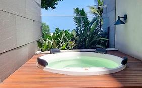 Luxo à beira mar com Jacuzzi particular